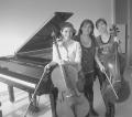 Nuria Rosa Muntañola y Milene Aliverti (cello), Cristina Ferriz (piano)