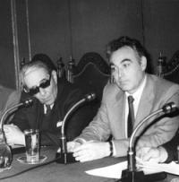 Gonzalo Torrente Ballester y César Navarro, actual presidente del Ateneo de Madrid y presidente en el año 1986. 1986