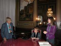 La ministra de Igualdad, Bibiana Aído, en el Ateneo de Madrid, recibida por el presidente del Ateneo, Carlos París.